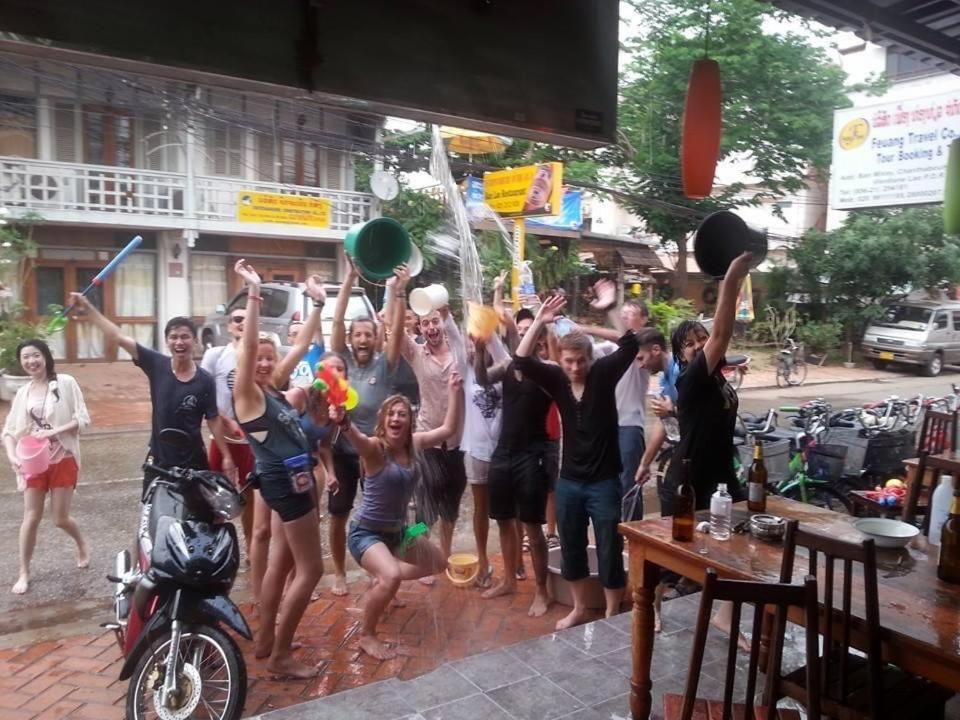 Lucky Backpacker Hostel Vientiane Exterior photo
