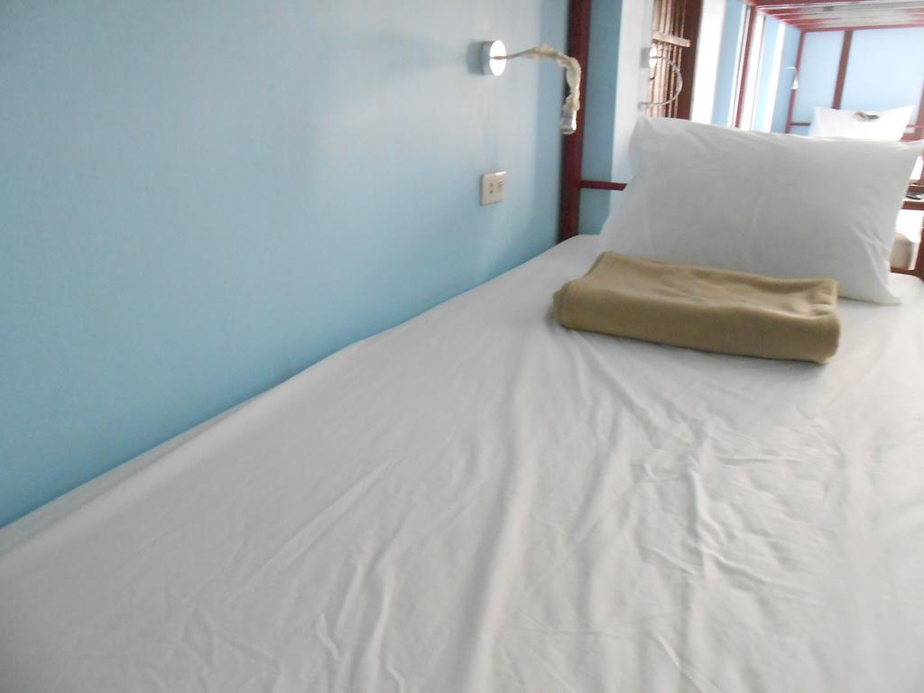 Lucky Backpacker Hostel Vientiane Room photo
