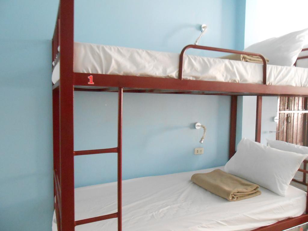 Lucky Backpacker Hostel Vientiane Room photo