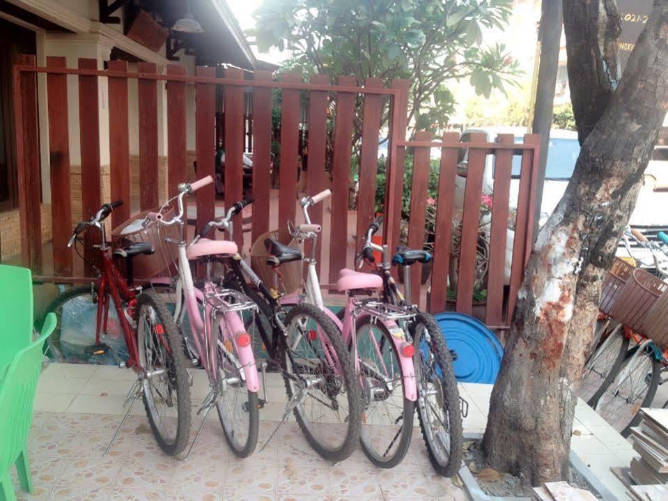 Lucky Backpacker Hostel Vientiane Exterior photo