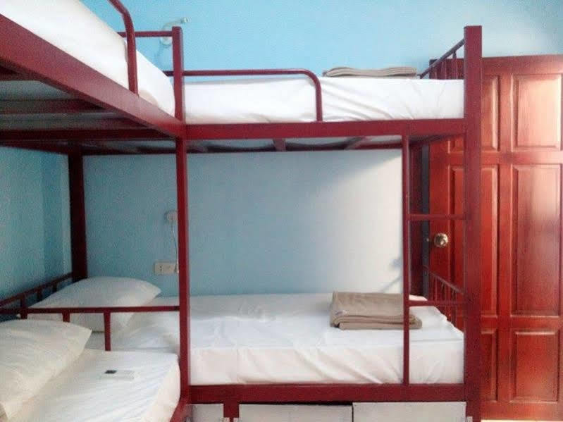 Lucky Backpacker Hostel Vientiane Exterior photo
